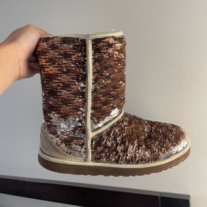 COLOR CHANGING UGGS